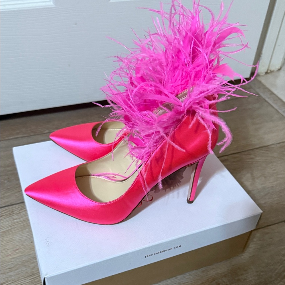 Jessica Simpson Elegant Pink Feathered Heels - Picture 2 of 3